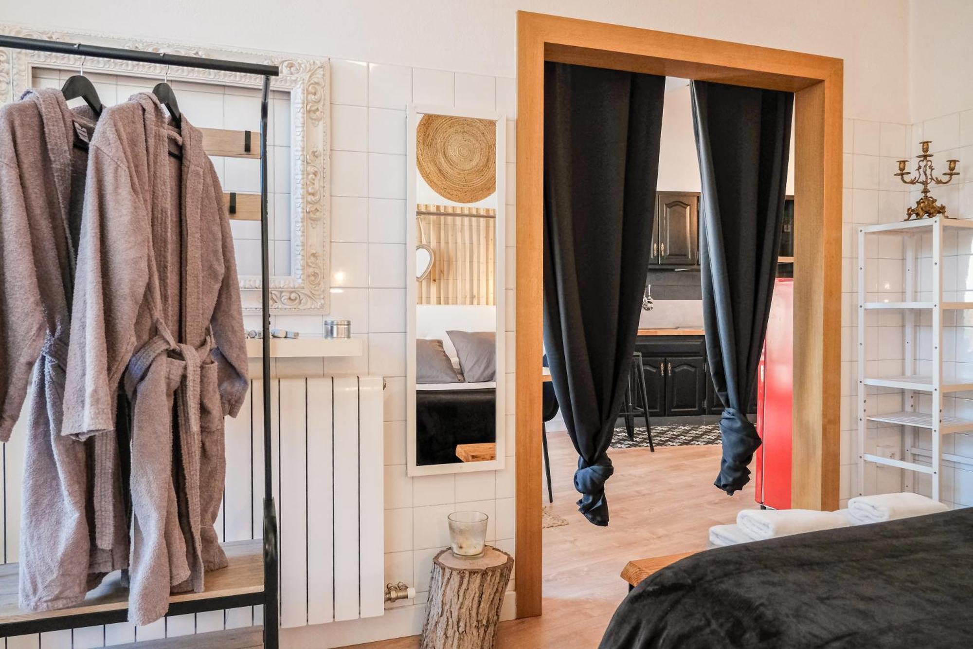 Ferienwohnung Cal Capo Alojamiento Con Jacuzzi Besalú Exterior foto